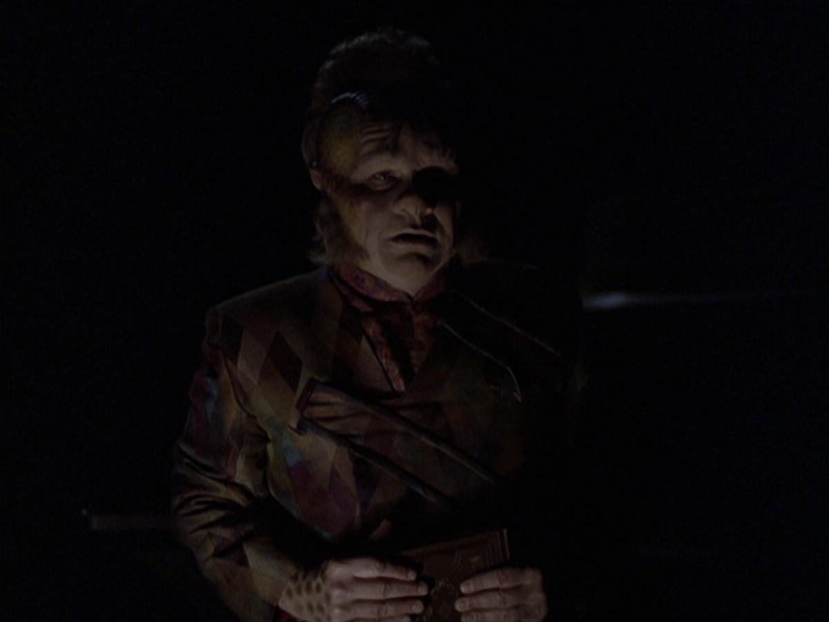 extant_StarTrek_VOY_6x25-TheHauntingOfDeckTwelve_00502.jpg