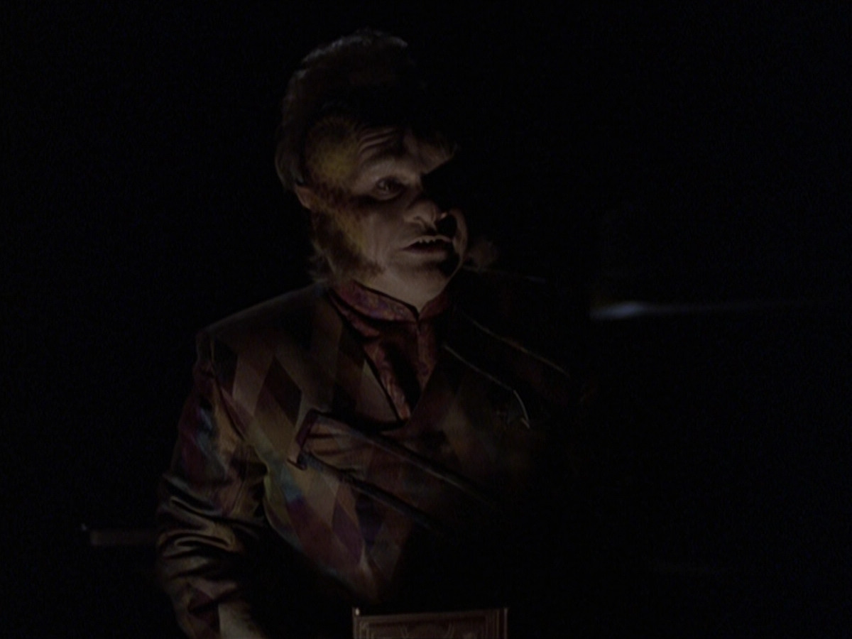 extant_StarTrek_VOY_6x25-TheHauntingOfDeckTwelve_00507.jpg