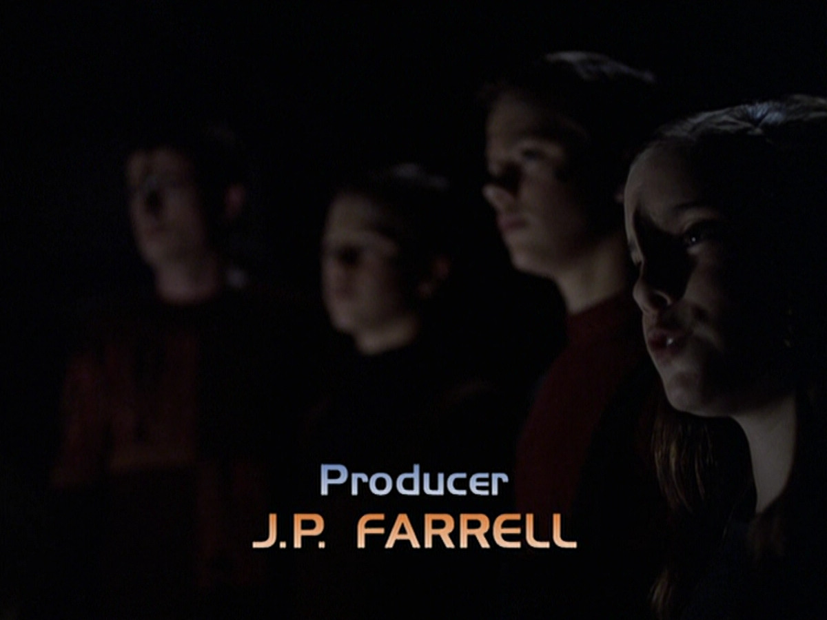 extant_StarTrek_VOY_6x25-TheHauntingOfDeckTwelve_00513.jpg