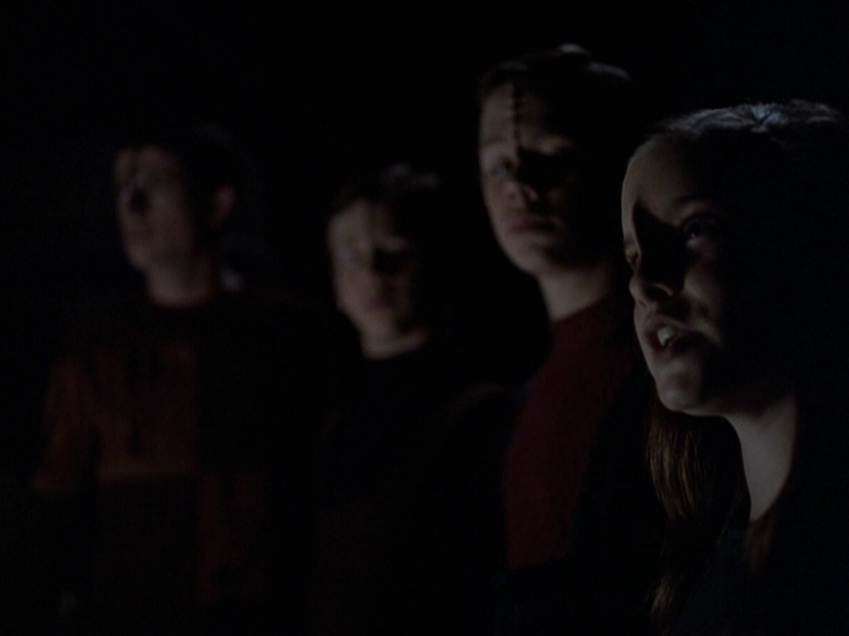 extant_StarTrek_VOY_6x25-TheHauntingOfDeckTwelve_00528.jpg