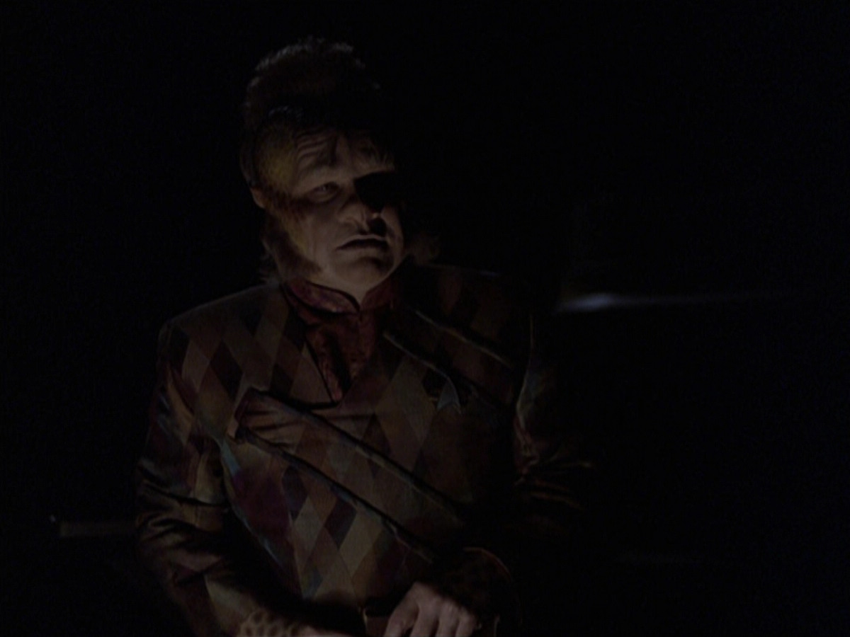 extant_StarTrek_VOY_6x25-TheHauntingOfDeckTwelve_00533.jpg
