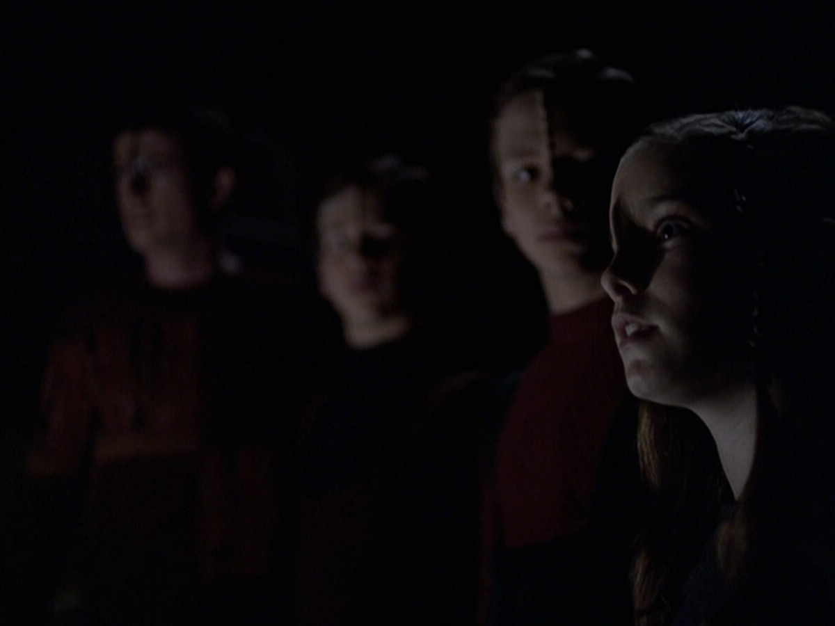 extant_StarTrek_VOY_6x25-TheHauntingOfDeckTwelve_00545.jpg