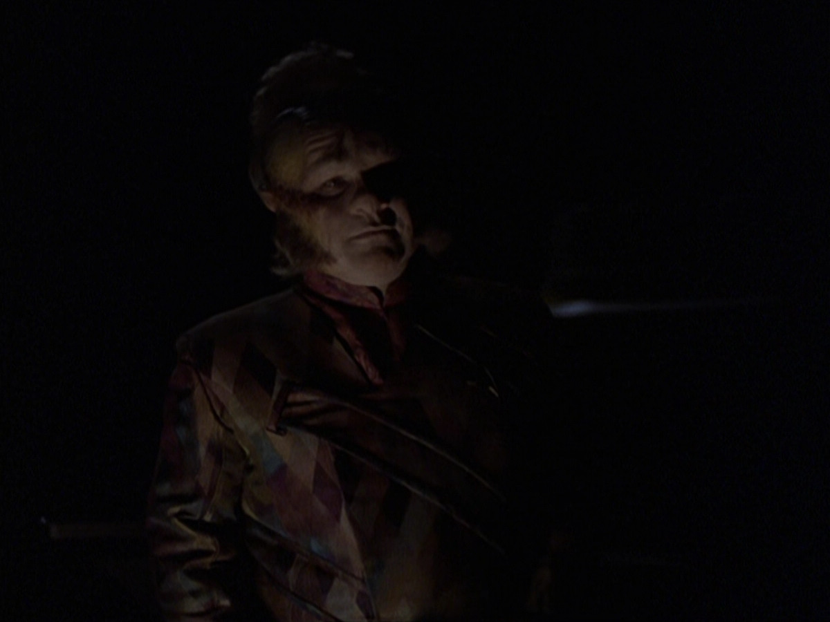 extant_StarTrek_VOY_6x25-TheHauntingOfDeckTwelve_00546.jpg