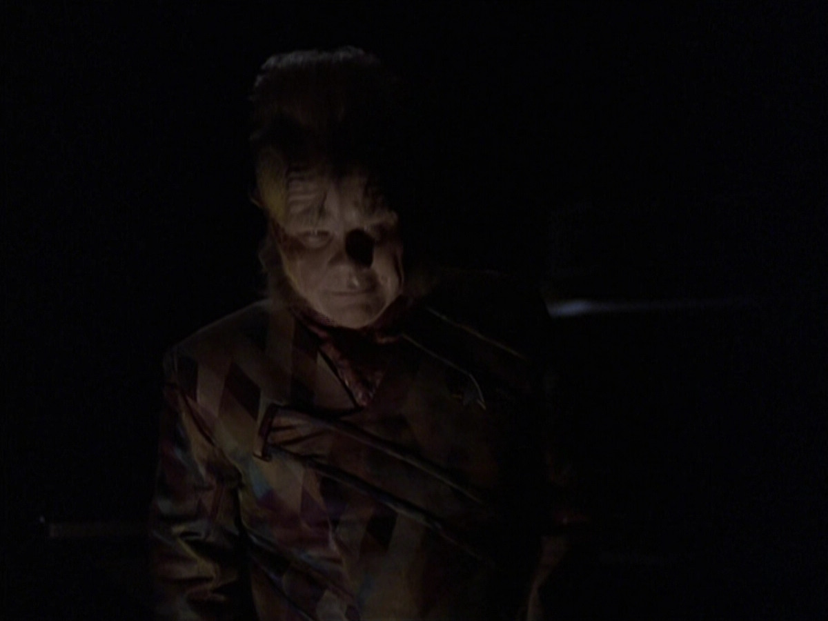 extant_StarTrek_VOY_6x25-TheHauntingOfDeckTwelve_00554.jpg