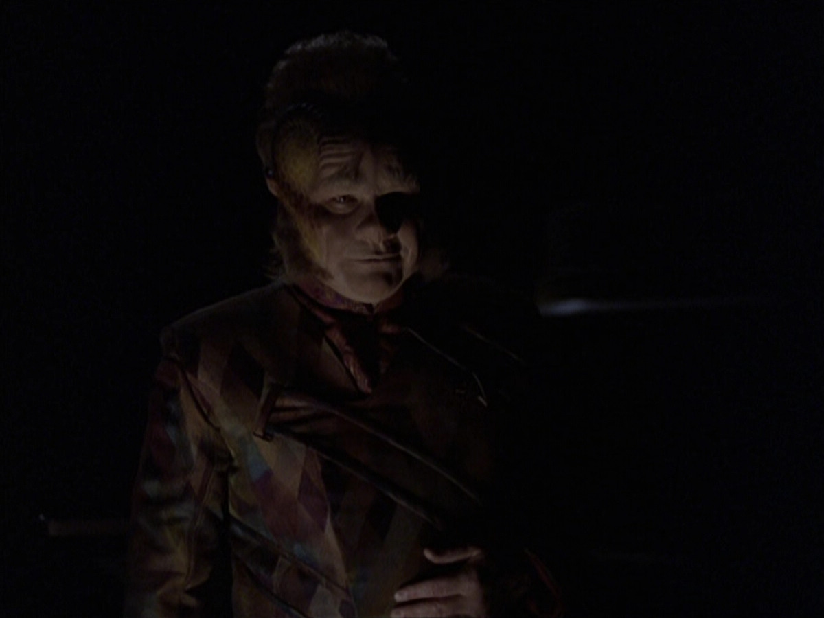 extant_StarTrek_VOY_6x25-TheHauntingOfDeckTwelve_00555.jpg