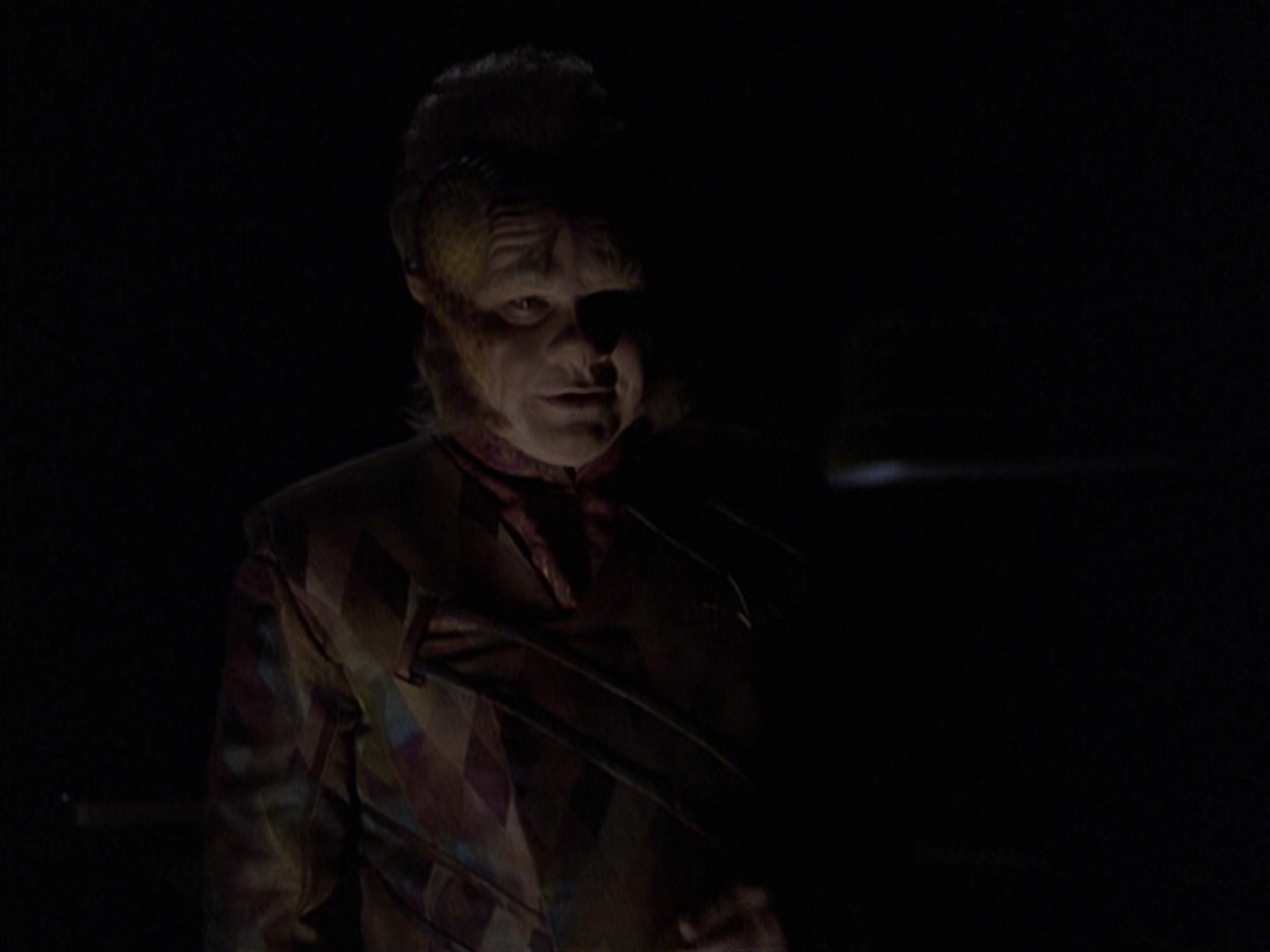 extant_StarTrek_VOY_6x25-TheHauntingOfDeckTwelve_00556.jpg