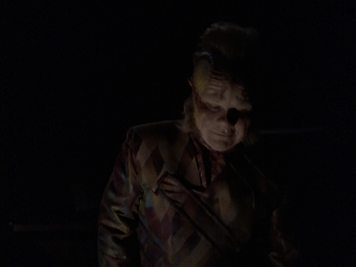 extant_StarTrek_VOY_6x25-TheHauntingOfDeckTwelve_00557.jpg
