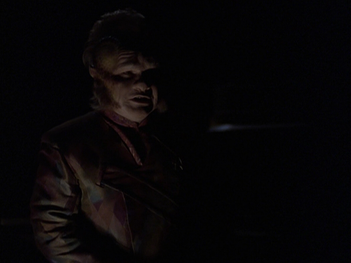 extant_StarTrek_VOY_6x25-TheHauntingOfDeckTwelve_00566.jpg