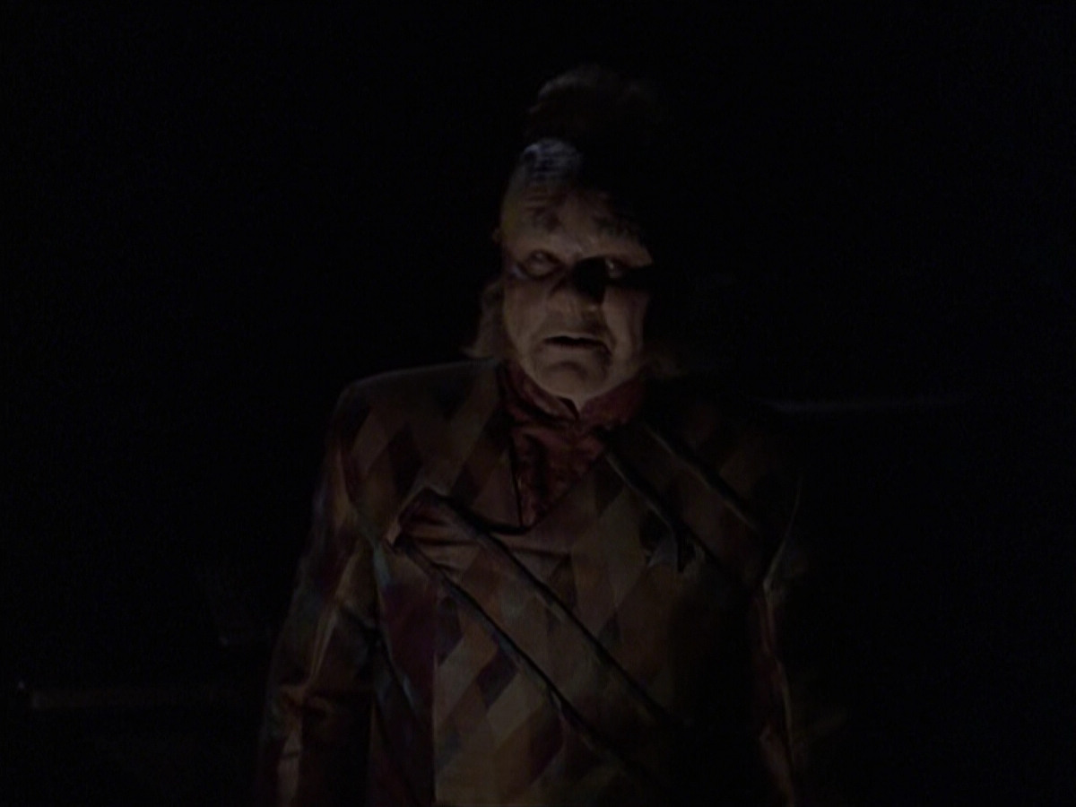 extant_StarTrek_VOY_6x25-TheHauntingOfDeckTwelve_00587.jpg