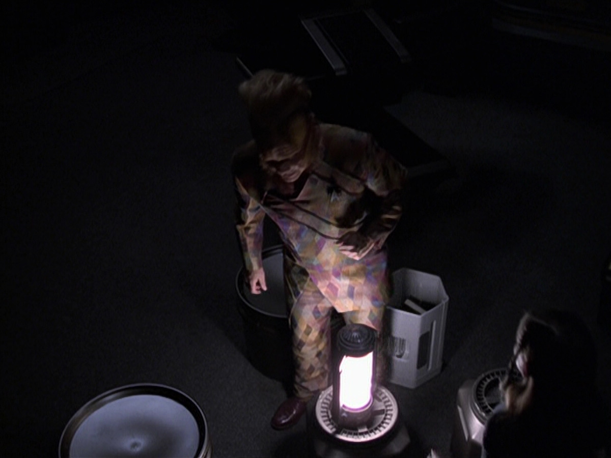 extant_StarTrek_VOY_6x25-TheHauntingOfDeckTwelve_00593.jpg
