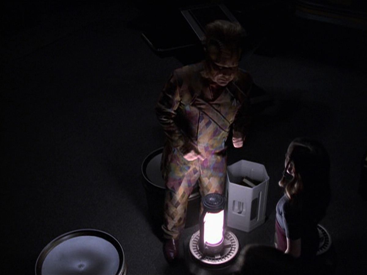 extant_StarTrek_VOY_6x25-TheHauntingOfDeckTwelve_00594.jpg