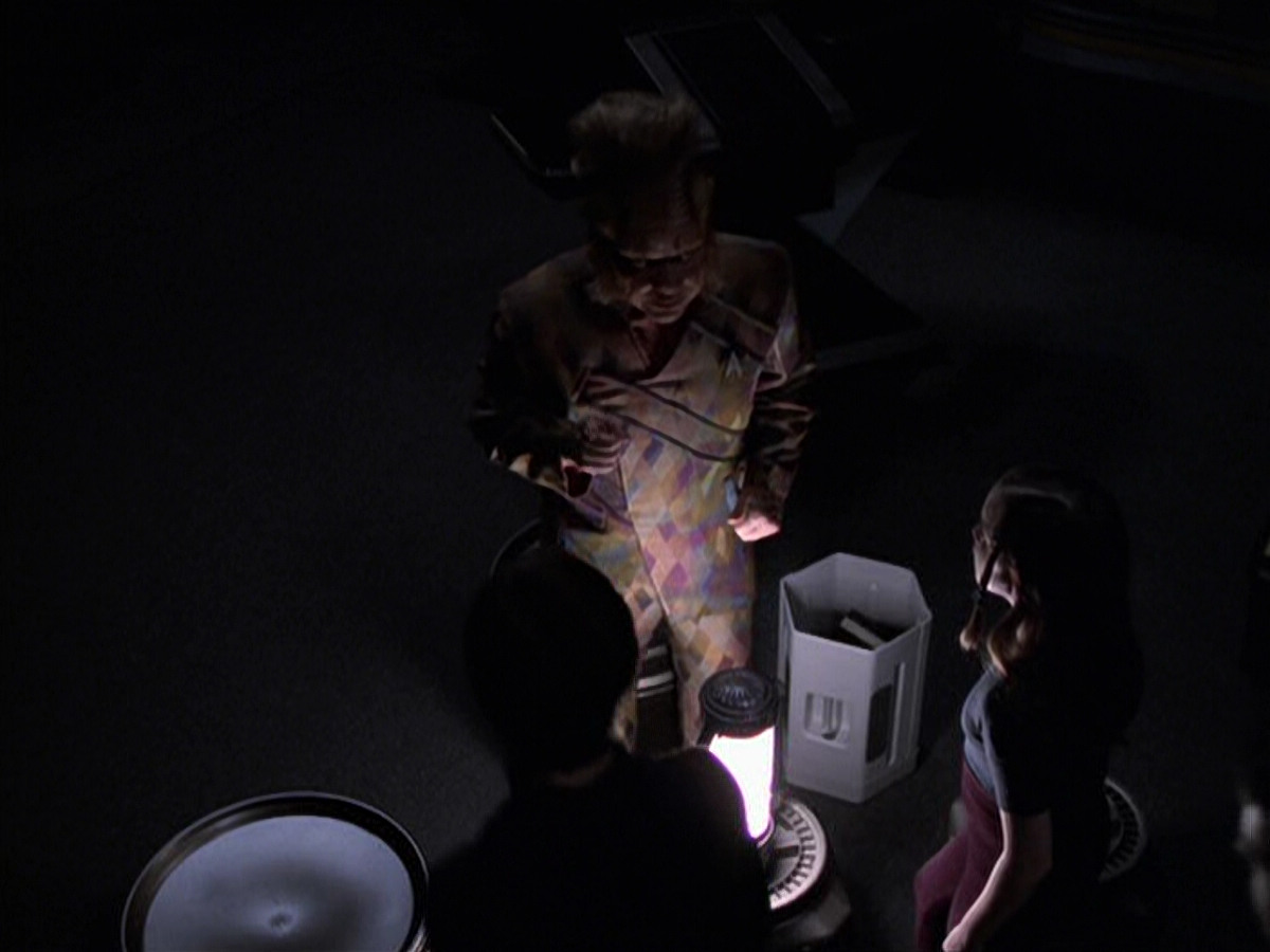 extant_StarTrek_VOY_6x25-TheHauntingOfDeckTwelve_00595.jpg