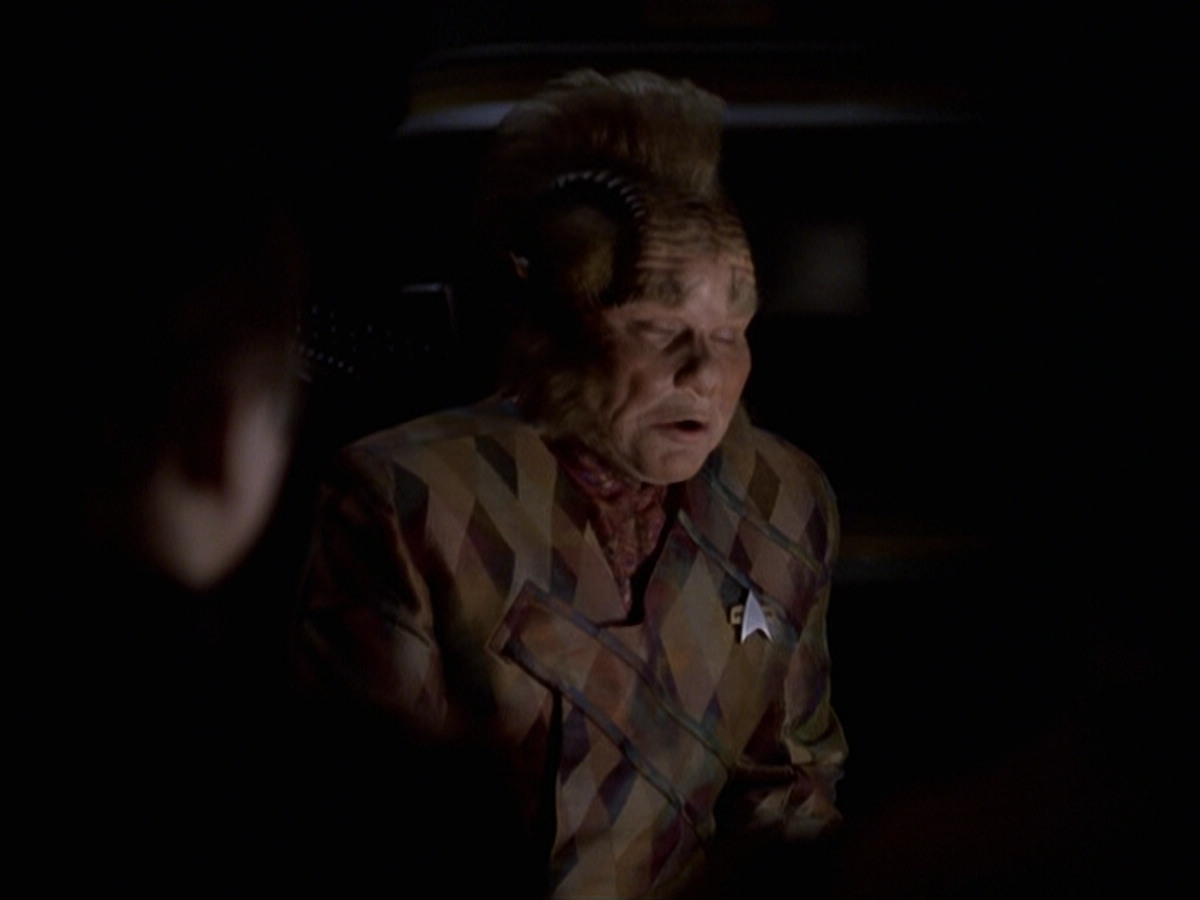 extant_StarTrek_VOY_6x25-TheHauntingOfDeckTwelve_00612.jpg