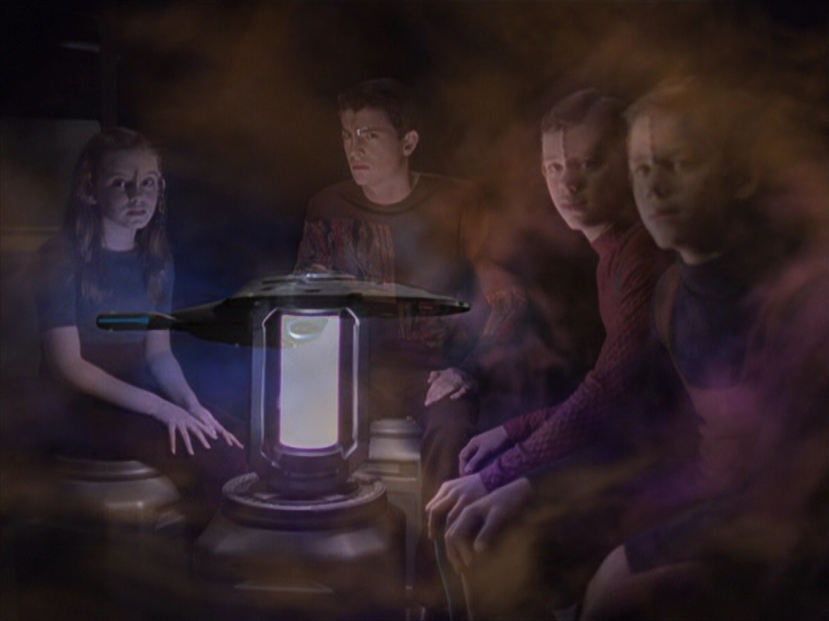 extant_StarTrek_VOY_6x25-TheHauntingOfDeckTwelve_00630.jpg