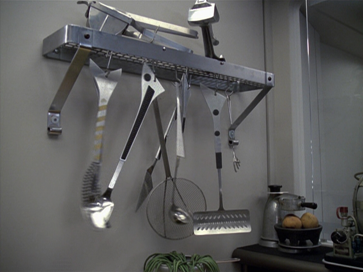 extant_StarTrek_VOY_6x25-TheHauntingOfDeckTwelve_00638.jpg