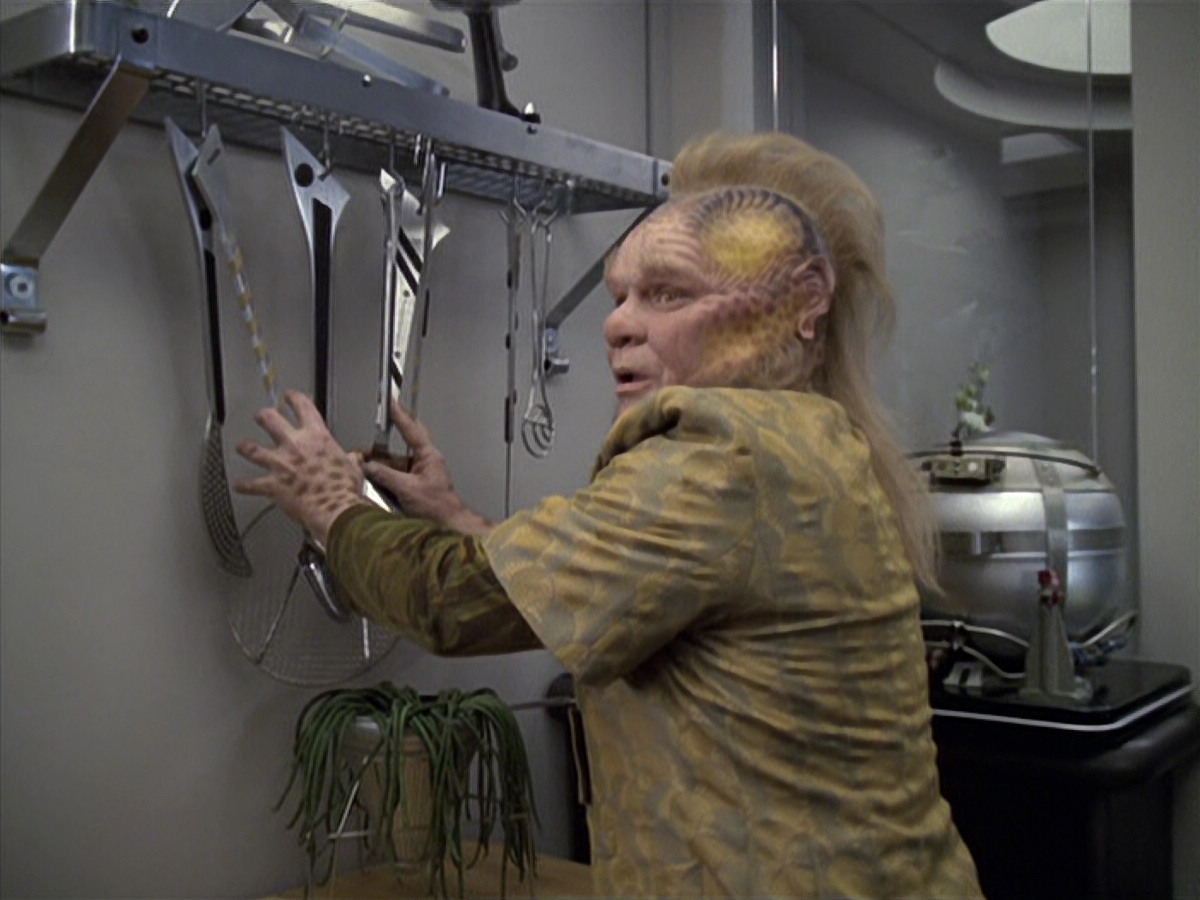 extant_StarTrek_VOY_6x25-TheHauntingOfDeckTwelve_00642.jpg