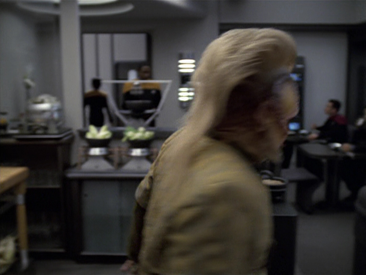 extant_StarTrek_VOY_6x25-TheHauntingOfDeckTwelve_00647.jpg