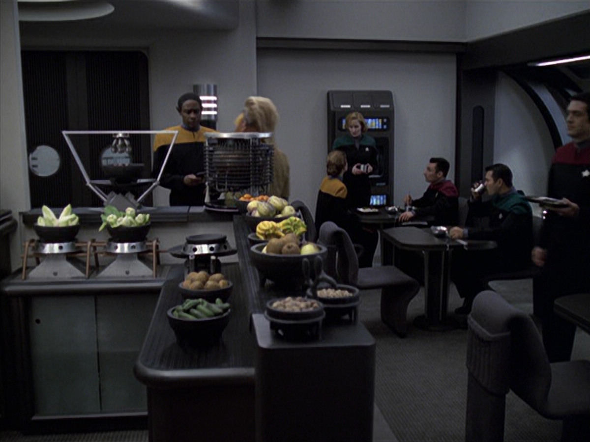 extant_StarTrek_VOY_6x25-TheHauntingOfDeckTwelve_00651.jpg