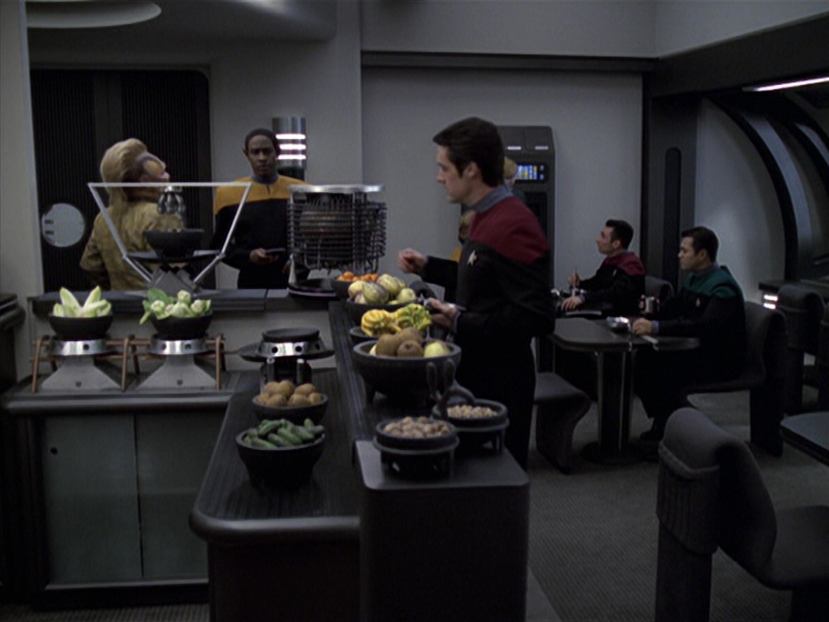 extant_StarTrek_VOY_6x25-TheHauntingOfDeckTwelve_00654.jpg