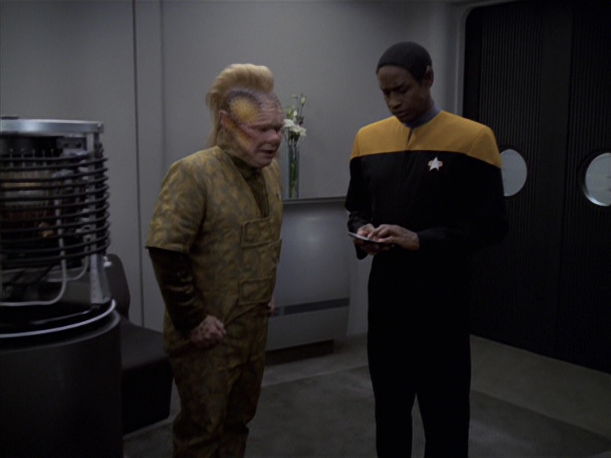 extant_StarTrek_VOY_6x25-TheHauntingOfDeckTwelve_00657.jpg