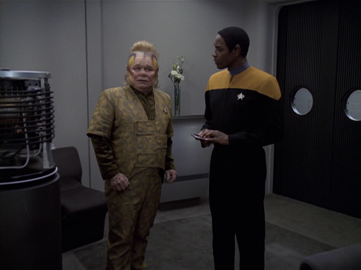 extant_StarTrek_VOY_6x25-TheHauntingOfDeckTwelve_00660.jpg