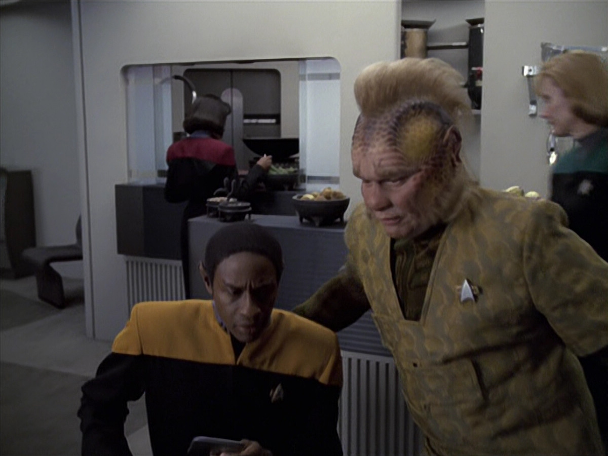 extant_StarTrek_VOY_6x25-TheHauntingOfDeckTwelve_00668.jpg