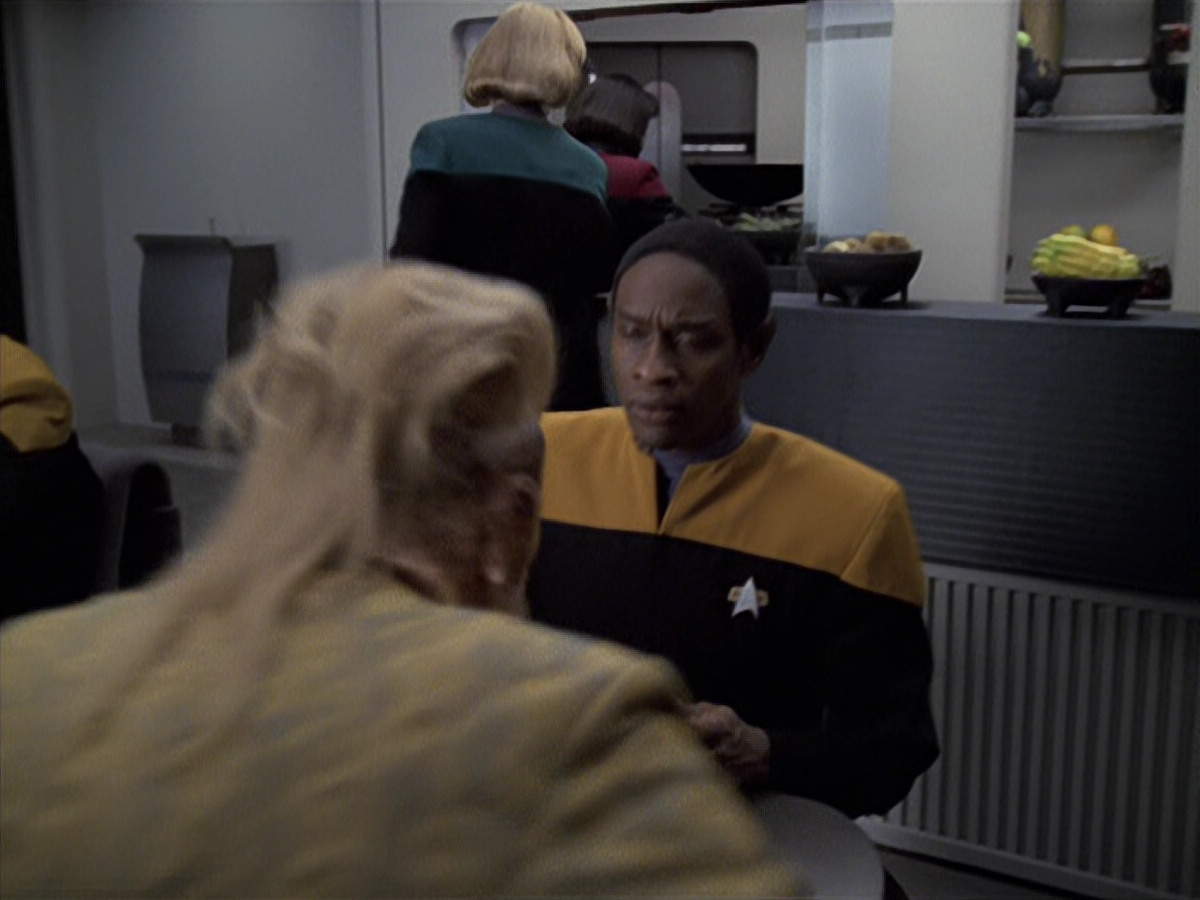 extant_StarTrek_VOY_6x25-TheHauntingOfDeckTwelve_00670.jpg