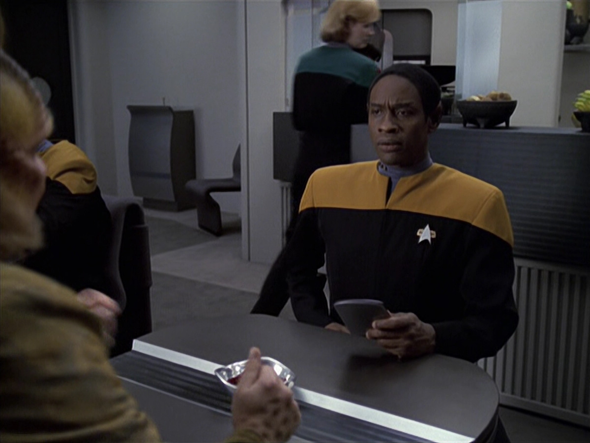 extant_StarTrek_VOY_6x25-TheHauntingOfDeckTwelve_00671.jpg