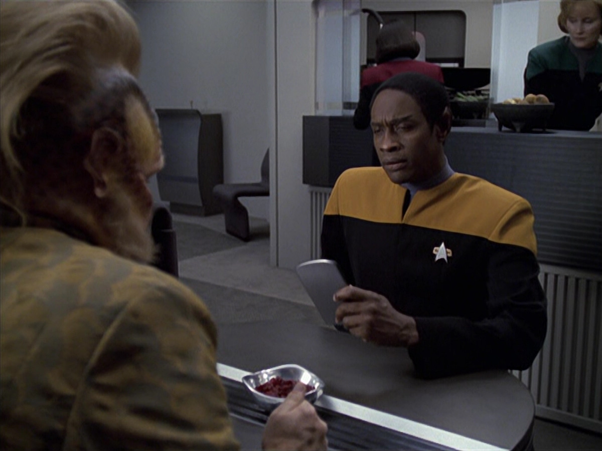 extant_StarTrek_VOY_6x25-TheHauntingOfDeckTwelve_00673.jpg