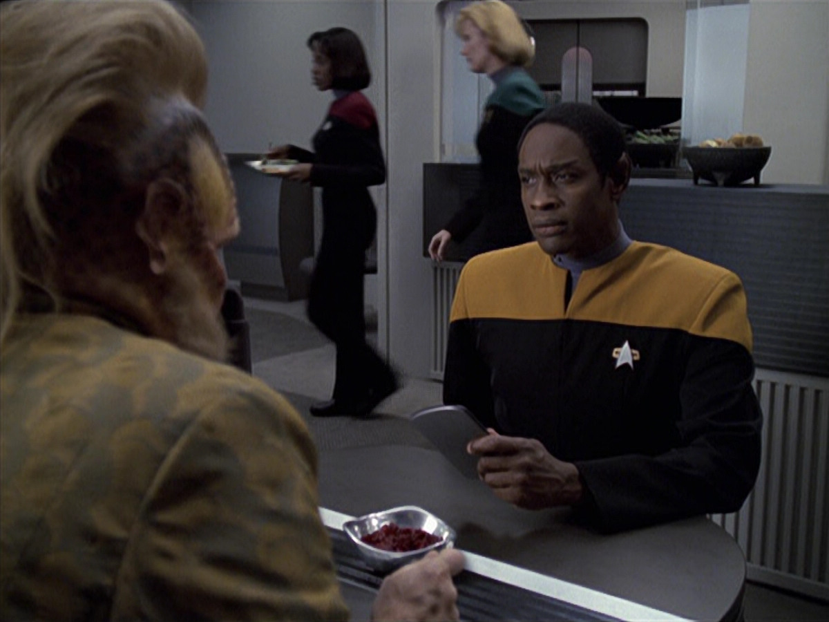 extant_StarTrek_VOY_6x25-TheHauntingOfDeckTwelve_00675.jpg