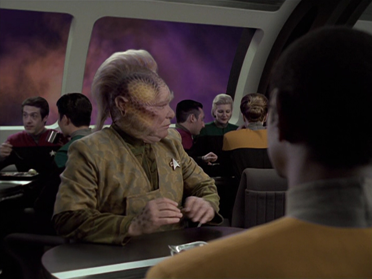 extant_StarTrek_VOY_6x25-TheHauntingOfDeckTwelve_00683.jpg