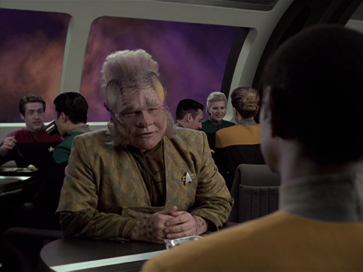 extant_StarTrek_VOY_6x25-TheHauntingOfDeckTwelve_00685.jpg