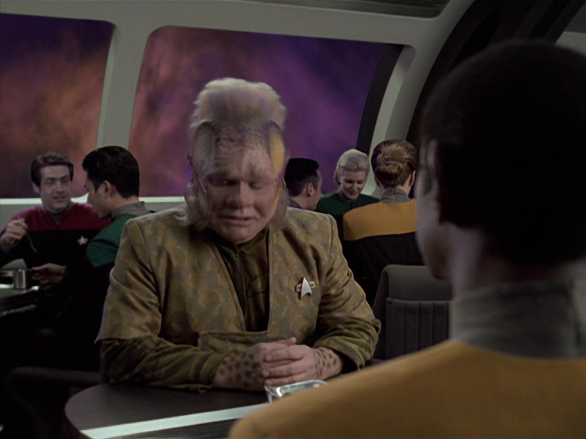 extant_StarTrek_VOY_6x25-TheHauntingOfDeckTwelve_00687.jpg