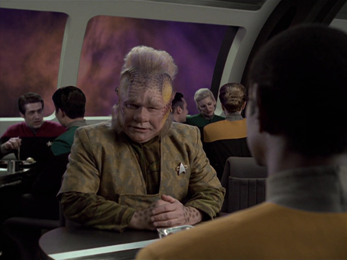extant_StarTrek_VOY_6x25-TheHauntingOfDeckTwelve_00689.jpg