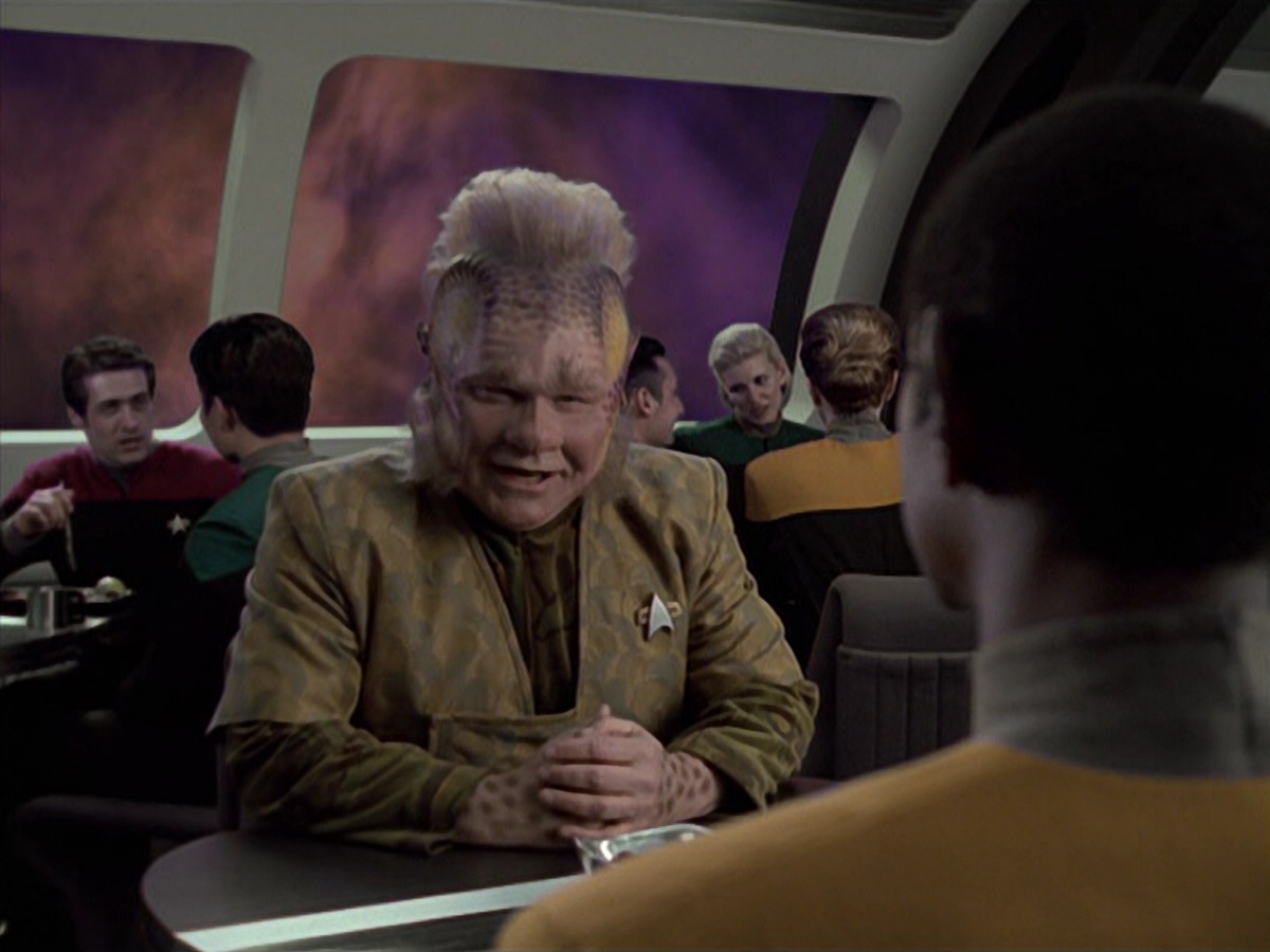 extant_StarTrek_VOY_6x25-TheHauntingOfDeckTwelve_00690.jpg