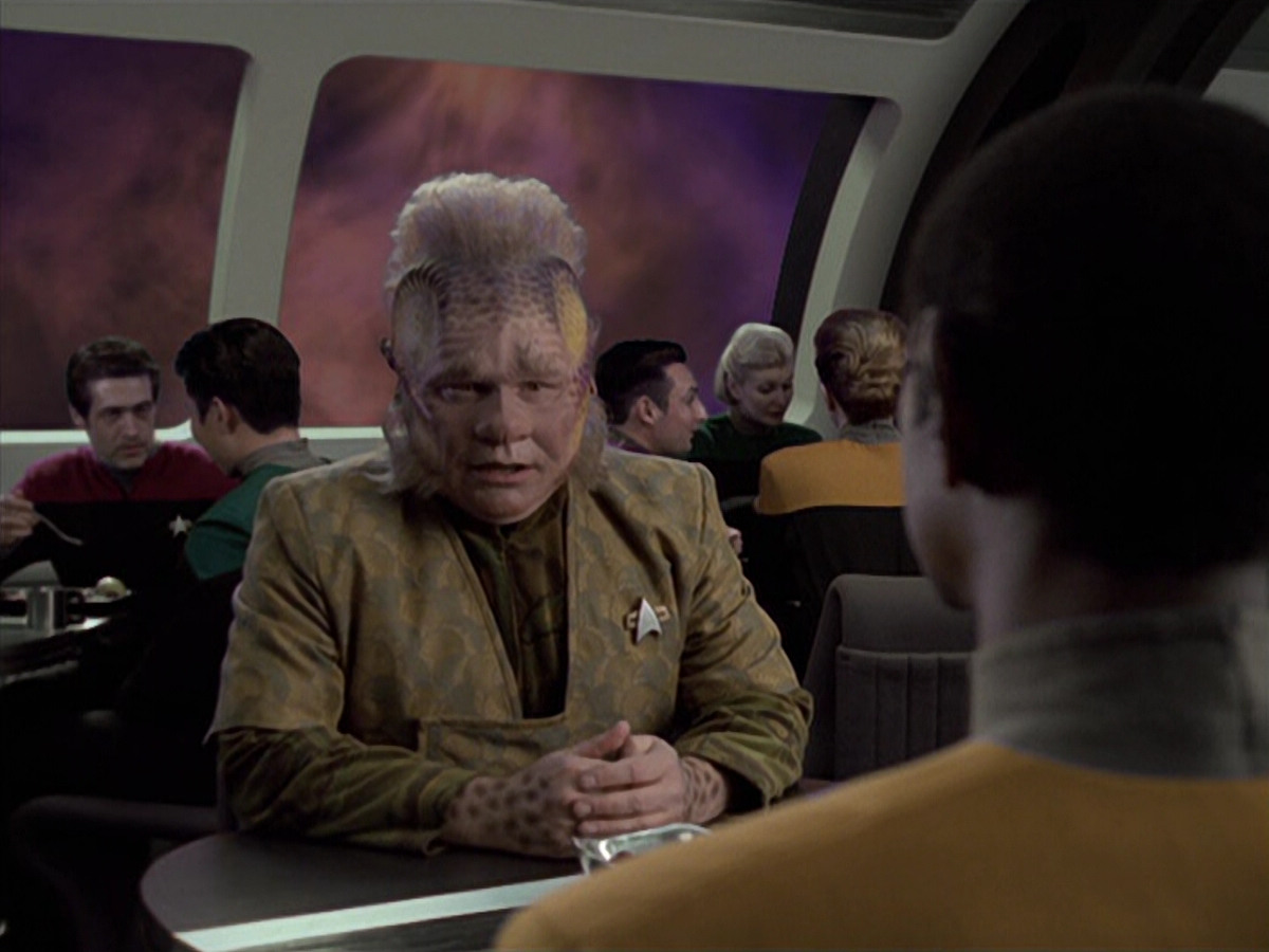 extant_StarTrek_VOY_6x25-TheHauntingOfDeckTwelve_00697.jpg
