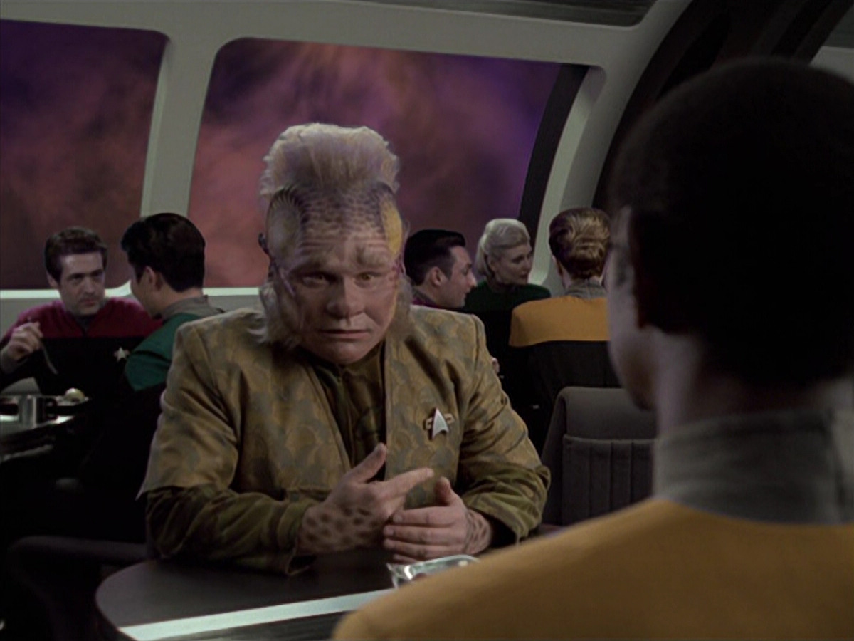 extant_StarTrek_VOY_6x25-TheHauntingOfDeckTwelve_00698.jpg