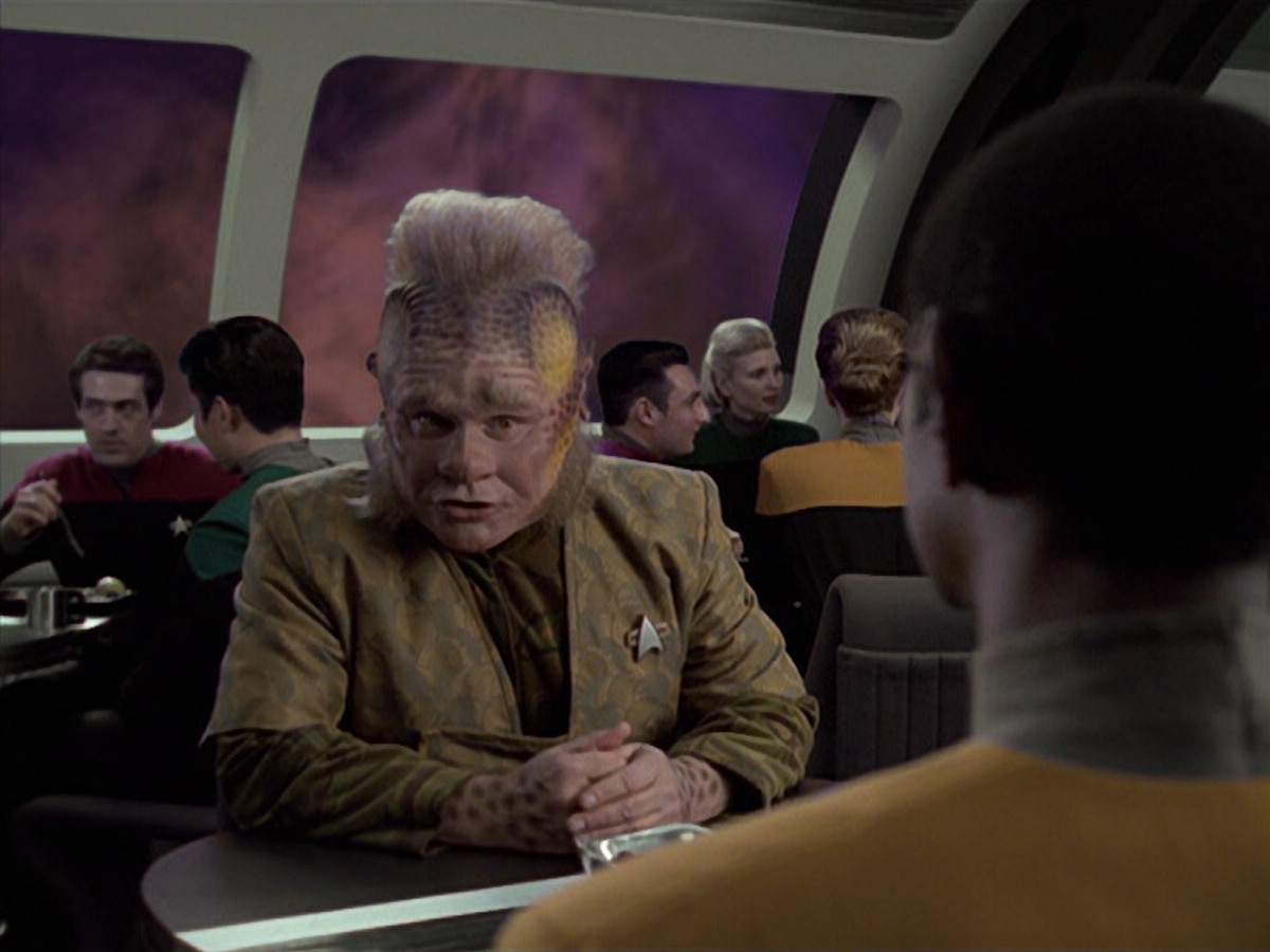 extant_StarTrek_VOY_6x25-TheHauntingOfDeckTwelve_00699.jpg