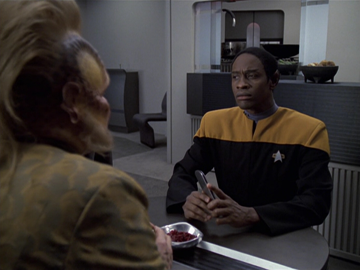 extant_StarTrek_VOY_6x25-TheHauntingOfDeckTwelve_00701.jpg