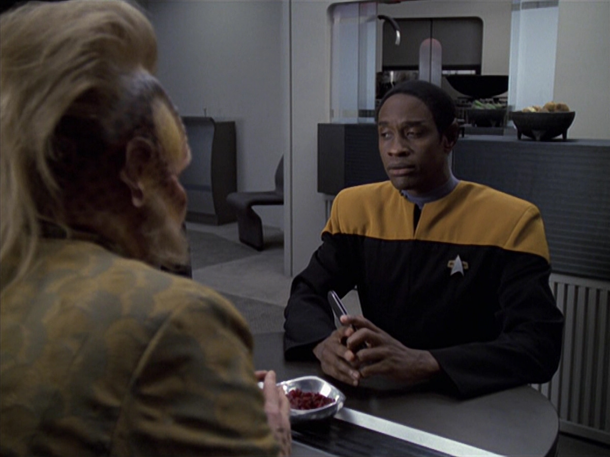 extant_StarTrek_VOY_6x25-TheHauntingOfDeckTwelve_00703.jpg