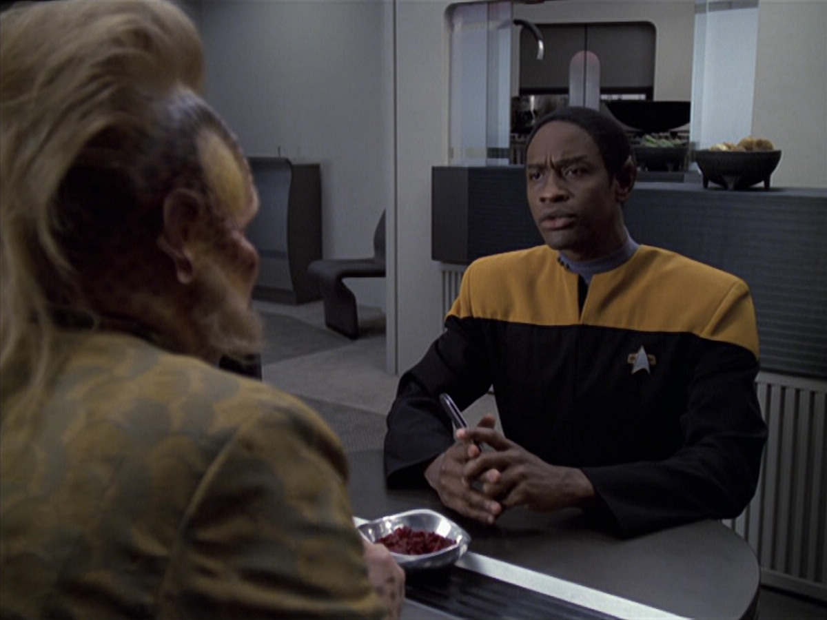 extant_StarTrek_VOY_6x25-TheHauntingOfDeckTwelve_00713.jpg