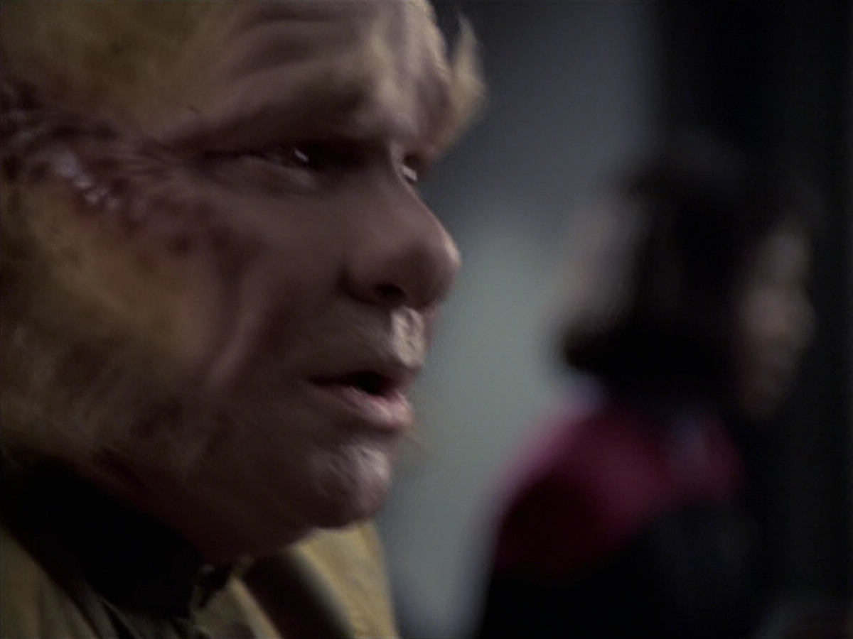 extant_StarTrek_VOY_6x25-TheHauntingOfDeckTwelve_00716.jpg
