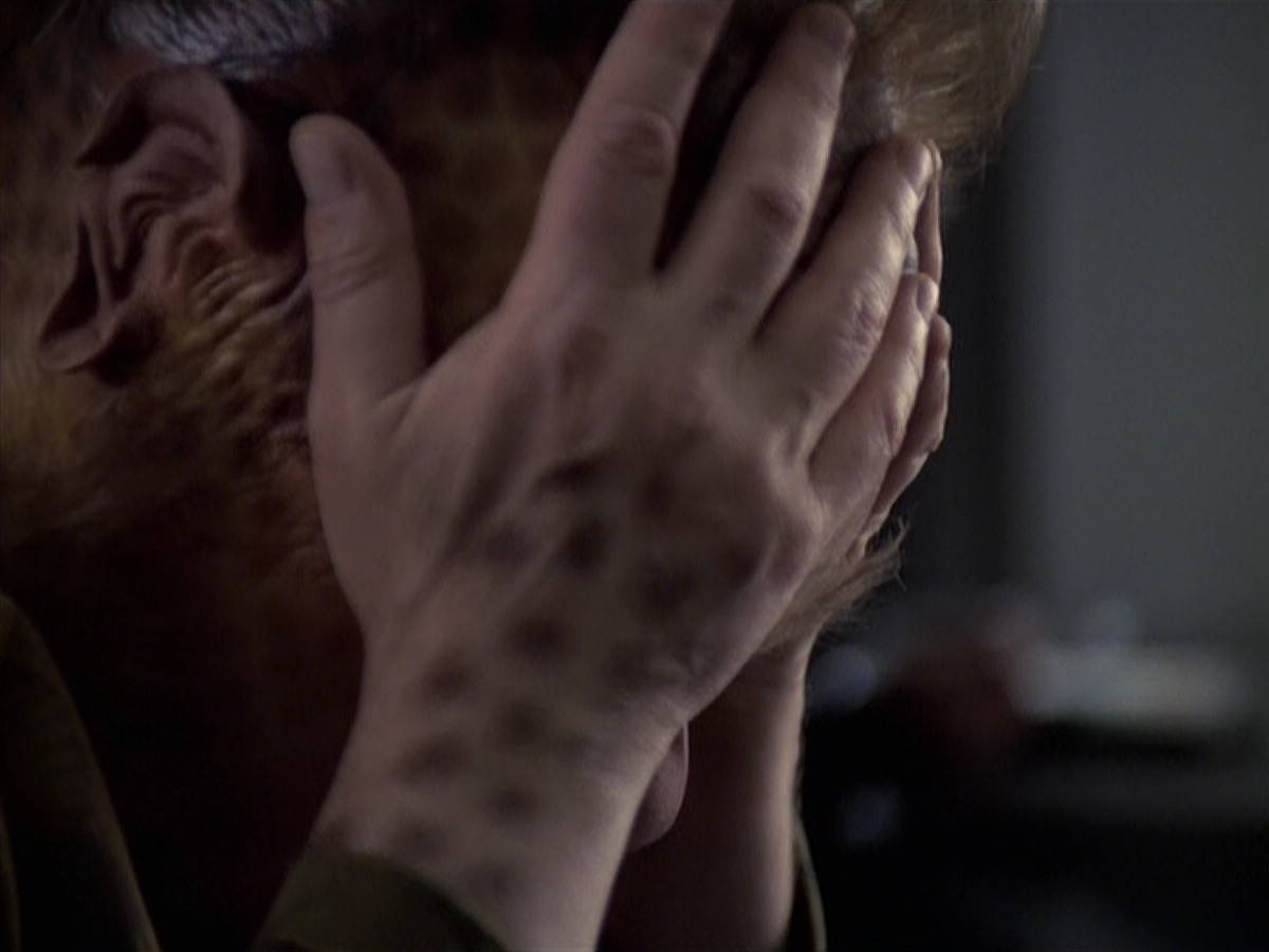 extant_StarTrek_VOY_6x25-TheHauntingOfDeckTwelve_00718.jpg