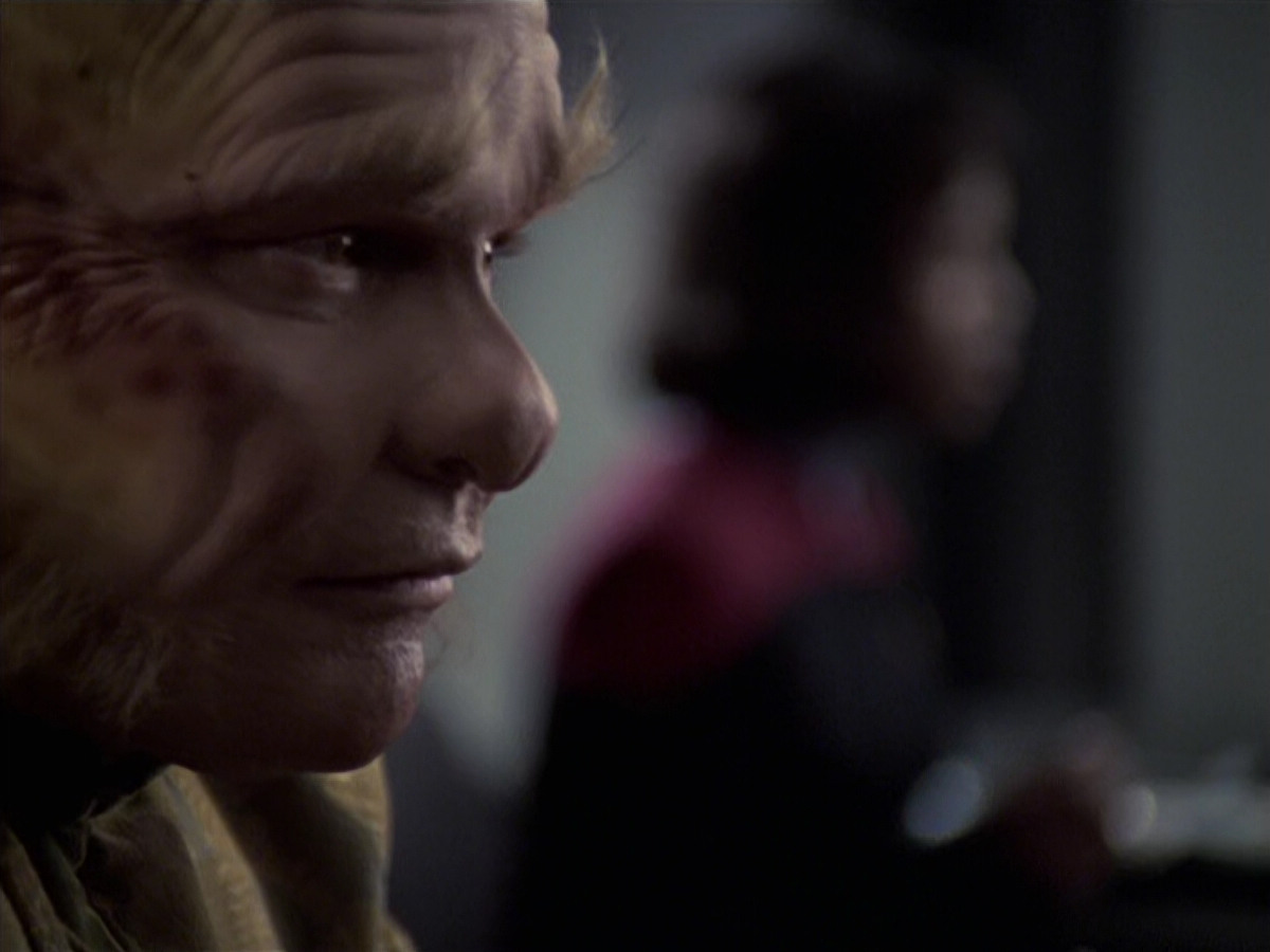 extant_StarTrek_VOY_6x25-TheHauntingOfDeckTwelve_00728.jpg
