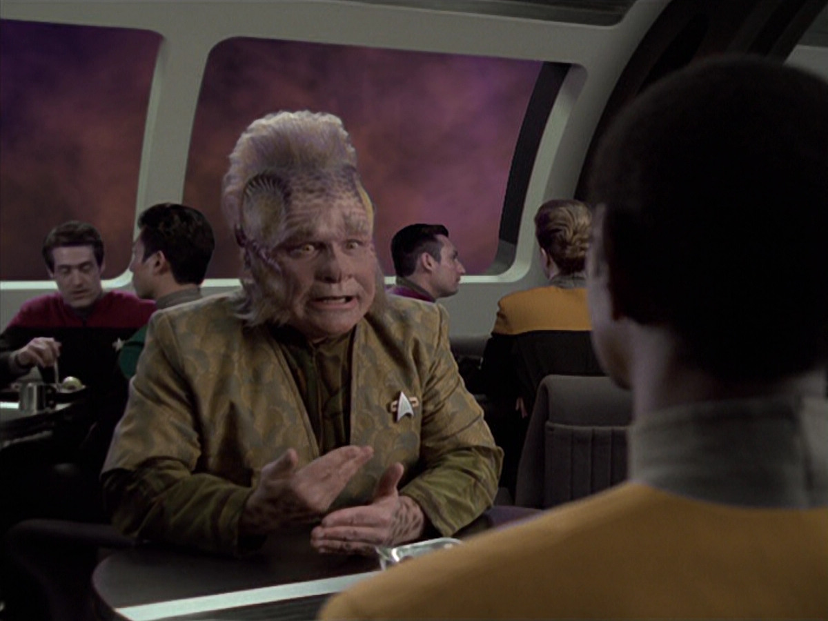 extant_StarTrek_VOY_6x25-TheHauntingOfDeckTwelve_00747.jpg