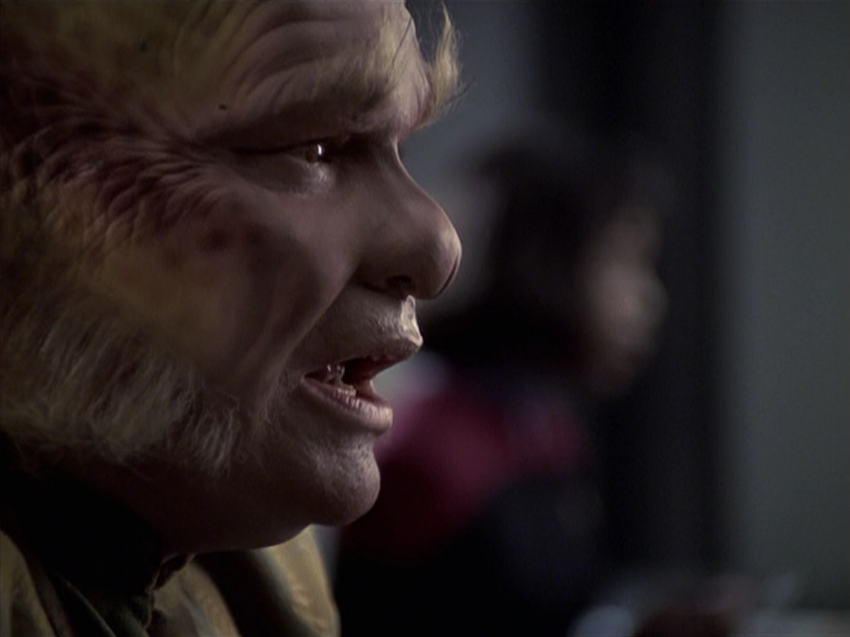 extant_StarTrek_VOY_6x25-TheHauntingOfDeckTwelve_00771.jpg