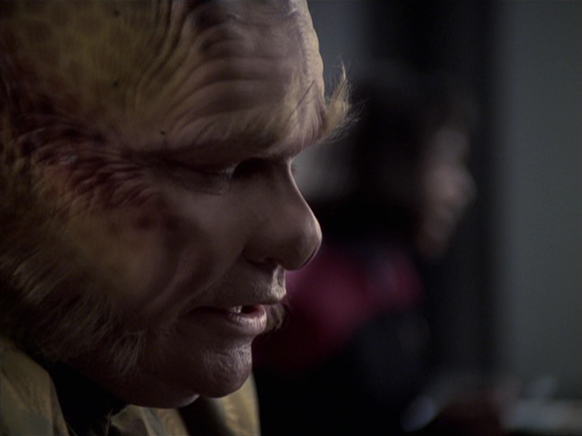 extant_StarTrek_VOY_6x25-TheHauntingOfDeckTwelve_00776.jpg
