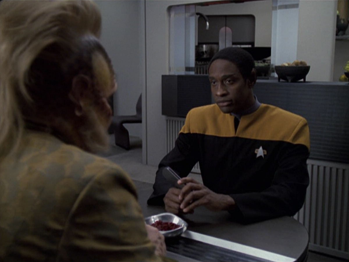 extant_StarTrek_VOY_6x25-TheHauntingOfDeckTwelve_00788.jpg