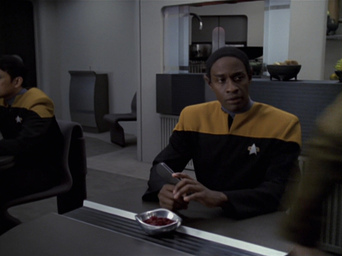 extant_StarTrek_VOY_6x25-TheHauntingOfDeckTwelve_00792.jpg