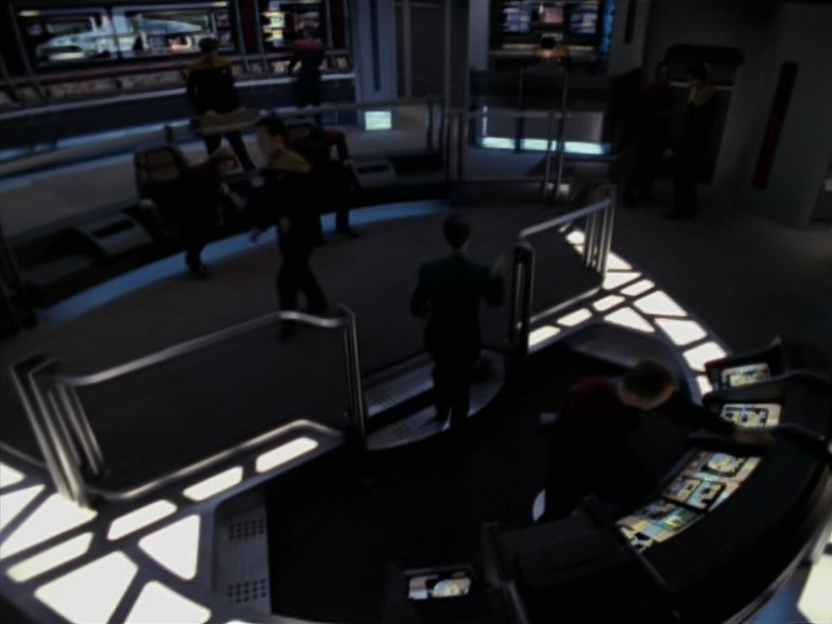 extant_StarTrek_VOY_6x25-TheHauntingOfDeckTwelve_00793.jpg